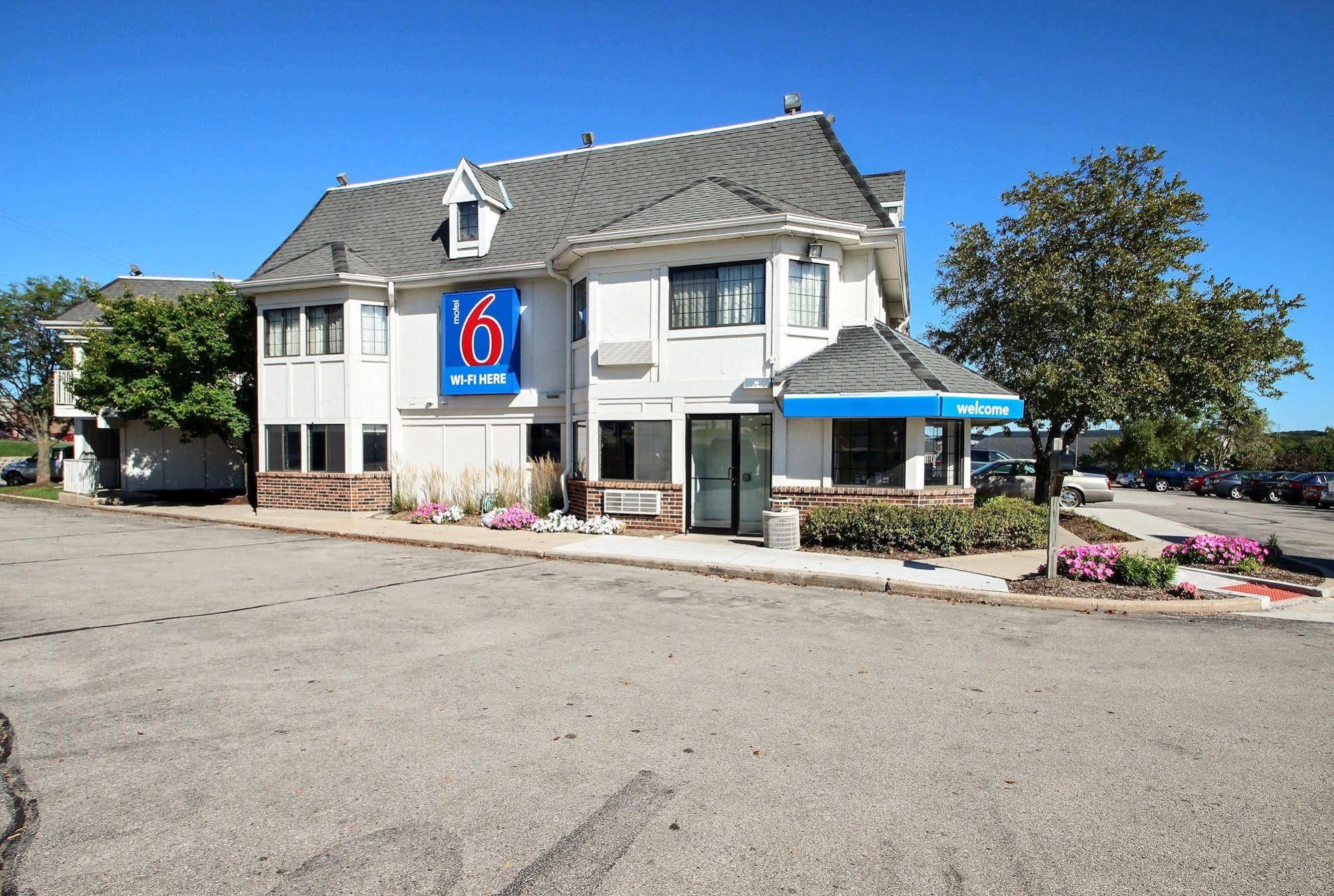 Motel 6 Milwaukee West - Брукфилд Экстерьер фото